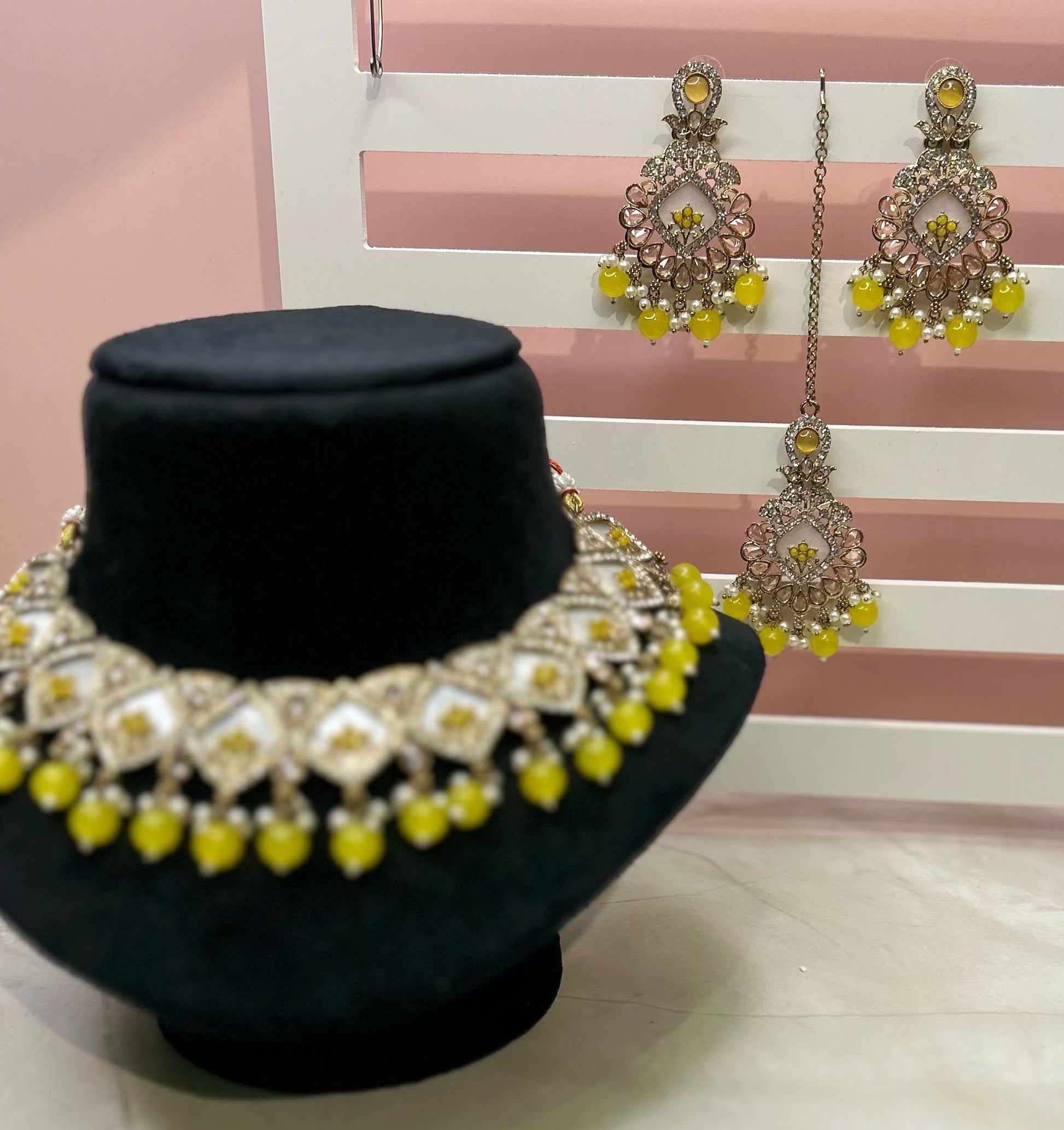 Yellow Monalisa Bead Necklace Set